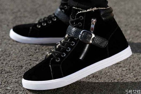 高幫板鞋怎么穿 女生高幫板鞋怎么搭配 高幫板鞋怎么穿 女生高幫板鞋怎么搭配
