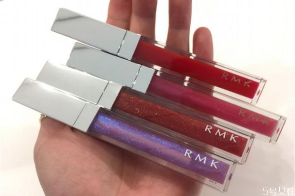 唇釉和口紅的區(qū)別是什么 建議買口紅還是買唇釉 唇釉和口紅的區(qū)別是什么 建議買口紅還是買唇釉