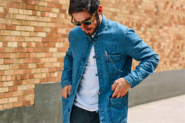 男生穿藍色衣服好看嗎 男生藍色衣服搭配圖片 男生穿藍色衣服好看嗎 男生藍色衣服搭配圖片