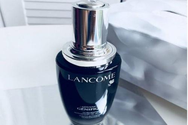 精華肌底液怎么用 精華肌底液有什么功效 精華肌底液怎么用 精華肌底液有什么功效