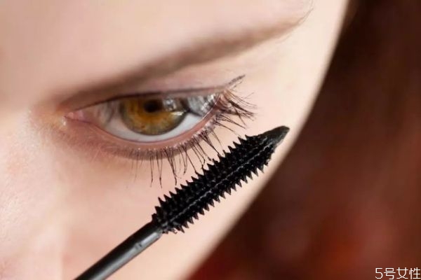睫毛膏涂了睫毛會長嗎 經(jīng)常涂睫毛膏睫毛會變長嗎 睫毛膏涂了睫毛會長嗎 經(jīng)常涂睫毛膏睫毛會變長嗎