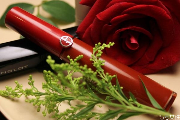 新手適合口紅還是唇釉 初學(xué)者唇釉和口紅哪個好 新手適合口紅還是唇釉 初學(xué)者唇釉和口紅哪個好