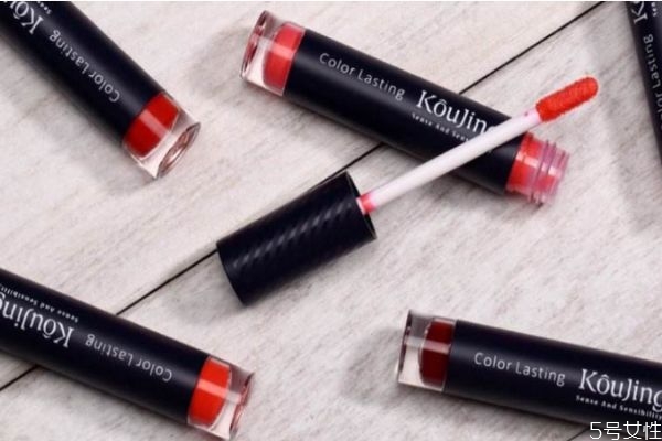 唇釉和口紅的區(qū)別是什么 建議買口紅還是買唇釉 唇釉和口紅的區(qū)別是什么 建議買口紅還是買唇釉