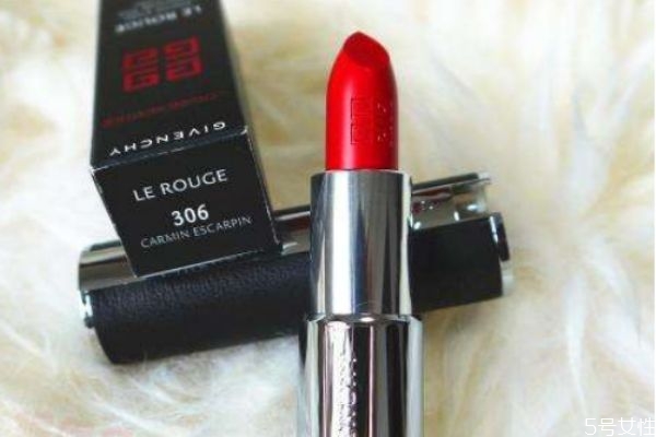 涂口紅嘴唇內(nèi)側(cè)積線 嘴唇內(nèi)側(cè)如何涂上口紅 涂口紅嘴唇內(nèi)側(cè)積線 嘴唇內(nèi)側(cè)如何涂上口紅