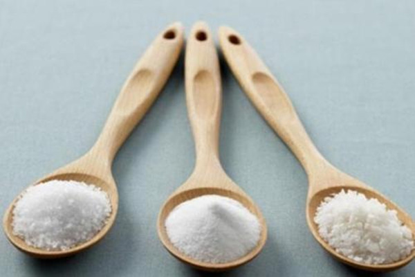 鹽吃多了有什么危害 細(xì)鹽和食用鹽有什么區(qū)別 鹽吃多了有什么危害 細(xì)鹽和食用鹽有什么區(qū)別