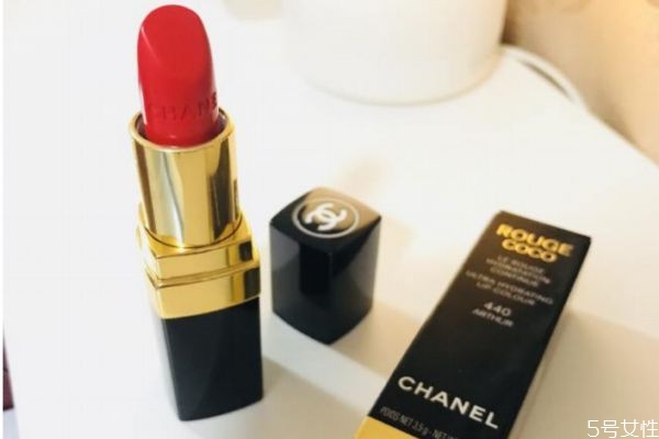 新口紅有水珠怎么處理 口紅上的水珠怎么去除 新口紅有水珠怎么處理 口紅上的水珠怎么去除