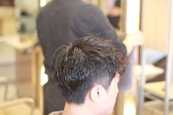 男性如何保護(hù)自己的頭發(fā) 男生護(hù)發(fā)技巧有哪些 男性如何保護(hù)自己的頭發(fā) 男生護(hù)發(fā)技巧有哪些