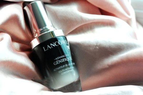 蘭蔻小黑瓶質(zhì)地怎么樣 蘭蔻小黑瓶白天可以用嗎 蘭蔻小黑瓶質(zhì)地怎么樣 蘭蔻小黑瓶白天可以用嗎