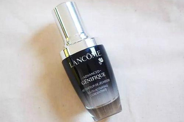 蘭蔻小黑瓶質(zhì)地怎么樣 蘭蔻小黑瓶白天可以用嗎 蘭蔻小黑瓶質(zhì)地怎么樣 蘭蔻小黑瓶白天可以用嗎