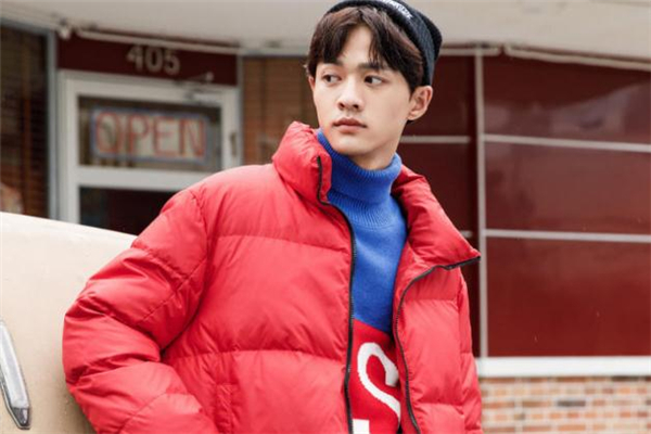 男生穿紅色衣服好看嗎 男生紅色衣服搭配圖片 男生穿紅色衣服好看嗎 男生紅色衣服搭配圖片