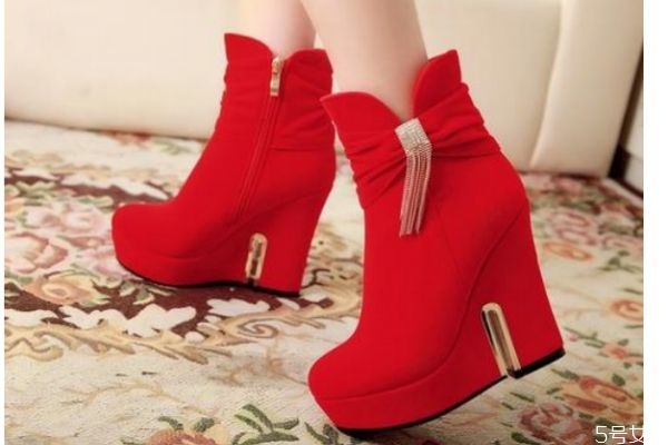 今年冬天流行什么鞋子 冬天穿什么鞋子顯腿長(zhǎng) 今年冬天流行什么鞋子 冬天穿什么鞋子顯腿長(zhǎng)