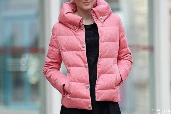 155穿多長(zhǎng)的羽絨服 矮個(gè)子女生怎么挑選羽絨服 155穿多長(zhǎng)的羽絨服 矮個(gè)子女生怎么挑選羽絨服