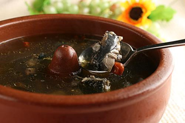 吃烏雞可以補腎嗎 什么樣的烏雞好 吃烏雞可以補腎嗎 什么樣的烏雞好