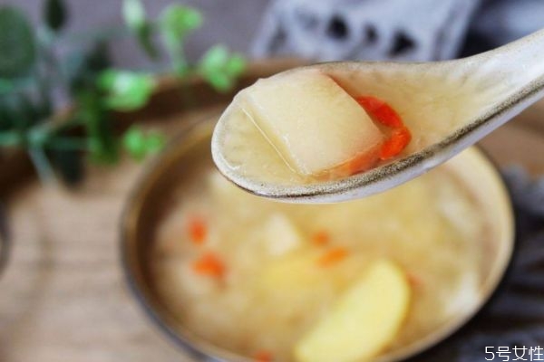 蘋果煮可以吃嗎 蘋果煮了吃好還是生吃的好 蘋果煮可以吃嗎 蘋果煮了吃好還是生吃的好