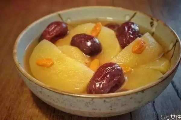 蘋果煮可以吃嗎 蘋果煮了吃好還是生吃的好 蘋果煮可以吃嗎 蘋果煮了吃好還是生吃的好