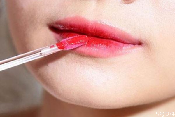 唇釉分層了還能用嗎 唇釉分層了怎么回事 唇釉分層了還能用嗎 唇釉分層了怎么回事