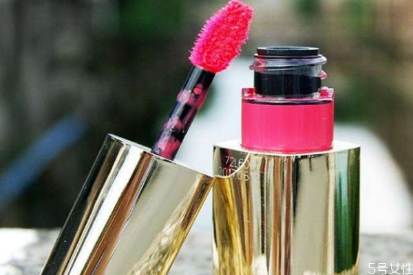 唇釉變臭還能用嗎 劣質唇釉的危害