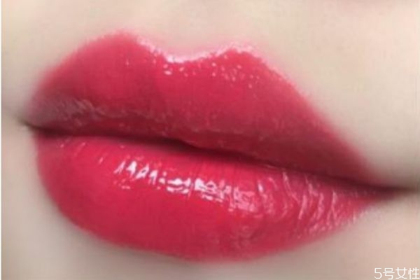 唇釉太油膩怎么處理 唇釉太油亮一擦就掉 唇釉太油膩怎么處理 唇釉太油亮一擦就掉