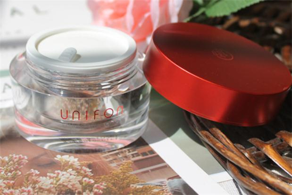 御泥坊素顏霜多少錢(qián)一瓶 御泥坊v7素顏霜價(jià)格