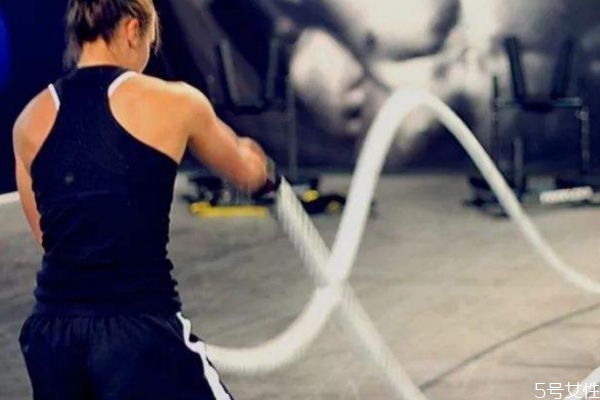 戰(zhàn)繩可以減肥嗎 戰(zhàn)繩和跑步哪個(gè)燃脂快 戰(zhàn)繩可以減肥嗎 戰(zhàn)繩和跑步哪個(gè)燃脂快