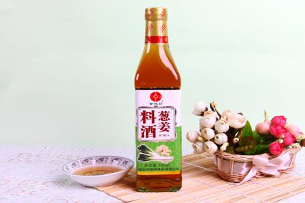 煮白肉要放料酒嗎 煮白肉時料酒什么時候放 煮白肉要放料酒嗎 煮白肉時料酒什么時候放