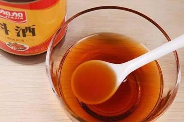 煮白肉要放料酒嗎 煮白肉時料酒什么時候放 煮白肉要放料酒嗎 煮白肉時料酒什么時候放