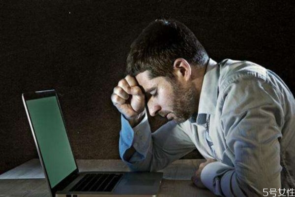 熬夜人會瘦嗎 為什么熬夜人會瘦 熬夜人會瘦嗎 為什么熬夜人會瘦