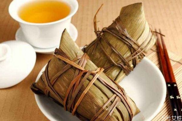 什么是雄黃酒 喝雄黃酒有什么功效 什么是雄黃酒 喝雄黃酒有什么功效