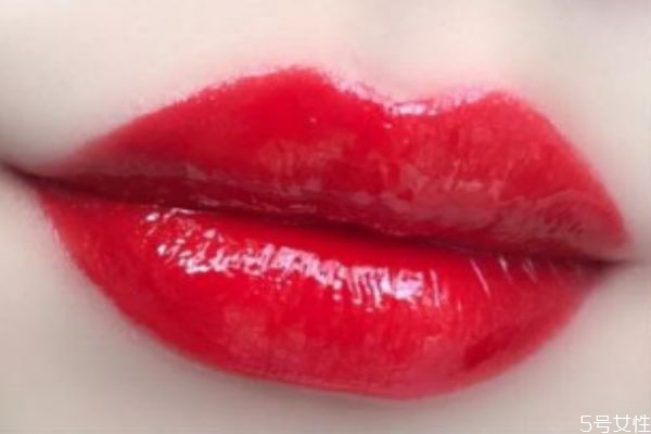 唇釉太油膩怎么處理 唇釉太油亮一擦就掉 唇釉太油膩怎么處理 唇釉太油亮一擦就掉