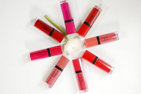 唇釉分層了還能用嗎 唇釉分層了怎么回事 唇釉分層了還能用嗎 唇釉分層了怎么回事