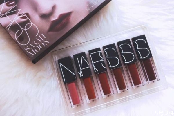 唇釉和口紅哪個(gè)不容易掉色 唇釉和口紅哪個(gè)不容易脫妝 唇釉和口紅哪個(gè)不容易掉色 唇釉和口紅哪個(gè)不容易脫妝