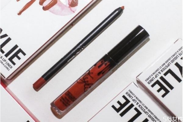 唇釉和口紅哪個(gè)不容易掉色 唇釉和口紅哪個(gè)不容易脫妝 唇釉和口紅哪個(gè)不容易掉色 唇釉和口紅哪個(gè)不容易脫妝