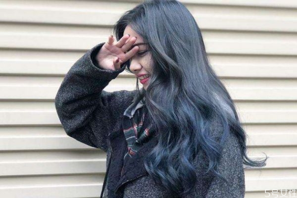 染發(fā)忘記放泡沫原液有影響嗎 怎樣使用泡沫染發(fā)劑 染發(fā)忘記放泡沫原液有影響嗎 怎樣使用泡沫染發(fā)劑