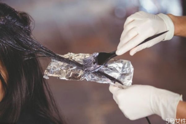 施華蔻泡泡染發(fā)劑怎么選擇 泡泡染發(fā)劑使用注意事項 施華蔻泡泡染發(fā)劑怎么選擇 泡泡染發(fā)劑使用注意事項