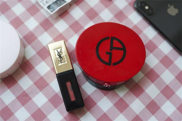 阿瑪尼紅氣墊真假 阿瑪尼紅氣墊和圣羅蘭羽毛氣墊哪個好 阿瑪尼紅氣墊真假 阿瑪尼紅氣墊和圣羅蘭羽毛氣墊哪個好