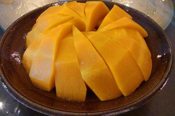 蒸南瓜用冷水還是熱水 蒸南瓜可以帶皮嗎 蒸南瓜用冷水還是熱水 蒸南瓜可以帶皮嗎