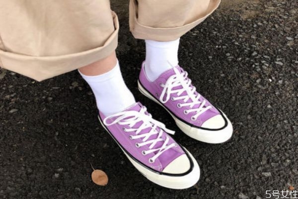 香芋紫適合什么年齡 香芋色和什么顏色最配 香芋紫適合什么年齡 香芋色和什么顏色最配