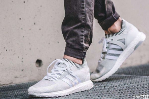 阿迪達(dá)斯鞋碼偏大偏小 阿迪達(dá)斯的鞋碼怎樣區(qū)分 阿迪達(dá)斯鞋碼偏大偏小 阿迪達(dá)斯的鞋碼怎樣區(qū)分