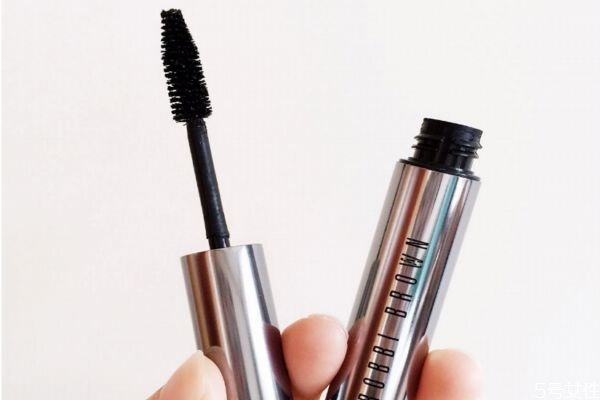 睫毛膏能用多長時間 睫毛膏怎么用保存時間長 睫毛膏能用多長時間 睫毛膏怎么用保存時間長