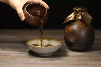 血糖偏高的人適合喝黃酒嗎 血糖高喝黃酒好嗎 血糖偏高的人適合喝黃酒嗎 血糖高喝黃酒好嗎