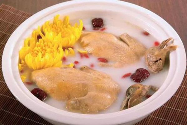 鴿子燉湯需要切塊嗎 黨參鴿子湯有什么營養(yǎng) 鴿子燉湯需要切塊嗎 黨參鴿子湯有什么營養(yǎng)