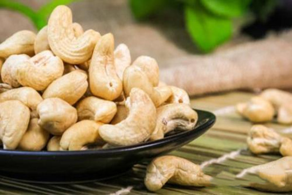 腰果生吃有毒嗎 腰果皮怎么去掉 腰果生吃有毒嗎 腰果皮怎么去掉