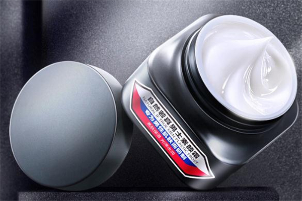 左顏右色素顏霜成分 左顏右色素顏霜用不用卸妝 左顏右色素顏霜成分 左顏右色素顏霜用不用卸妝