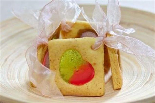 玻璃曲奇可以用軟糖做嗎 玻璃曲奇吃了會(huì)胖嗎 玻璃曲奇可以用軟糖做嗎 玻璃曲奇吃了會(huì)胖嗎