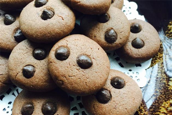 巧克力曲奇的做法 巧克力曲奇怎么保存 巧克力曲奇的做法 巧克力曲奇怎么保存