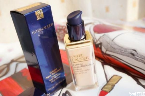 雅詩蘭黛沁水粉底液真假 雅詩蘭黛沁水粉底液好用嗎 雅詩蘭黛沁水粉底液真假 雅詩蘭黛沁水粉底液好用嗎