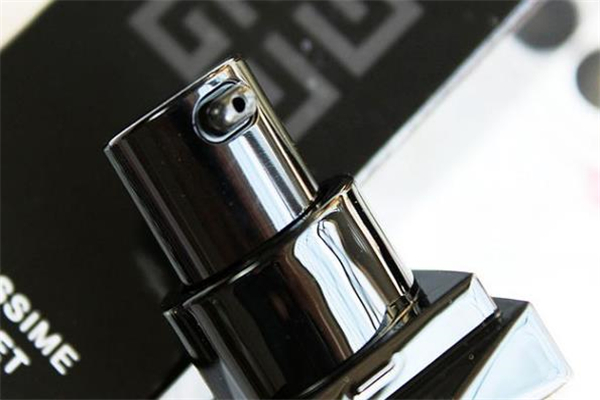 紀梵希絨霧啞光粉底液適合干皮嗎-適合什么膚質 紀梵希絨霧啞光粉底液適合干皮嗎-適合什么膚質