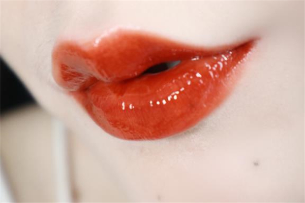 蘭蔻168口紅試色 蘭蔻168和196那個好看 蘭蔻168口紅試色 蘭蔻168和196那個好看