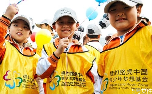 足球是怎么產(chǎn)生的 足球場上的紅黃牌是怎么來的 足球是怎么產(chǎn)生的 足球場上的紅黃牌是怎么來的