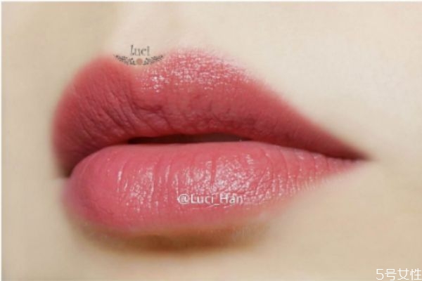 染唇液有人體有害嗎 長期涂染唇液會怎么樣 染唇液有人體有害嗎 長期涂染唇液會怎么樣